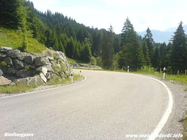 04280606Riedbergpass.JPG